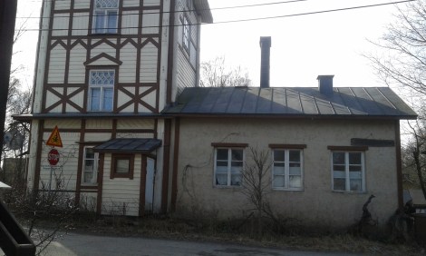 Här har förr funnits en brännvinsfabrik. I dag bor här en konstnär.