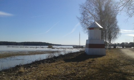 Lovisaviken mot söder. I bakgrunden paketjakten Österstjernan.