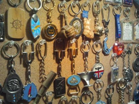 En bråkdel av vår nyckelringssamling.