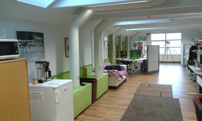 Redaktionsrummet. Min plats syns längst bort till vänster.