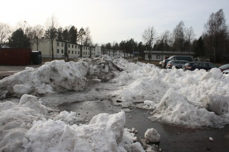 Så här mycket snö har vi i Lovisa :-) Utanför ishallen dock. Där brukar det bli högar bland annat för att ismaskinen töms här.