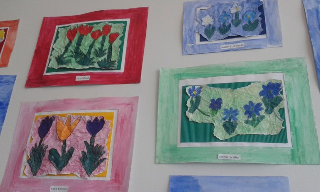 Jag började med att fotografera de här teckningarna som fanns inne på väggen i caféet.