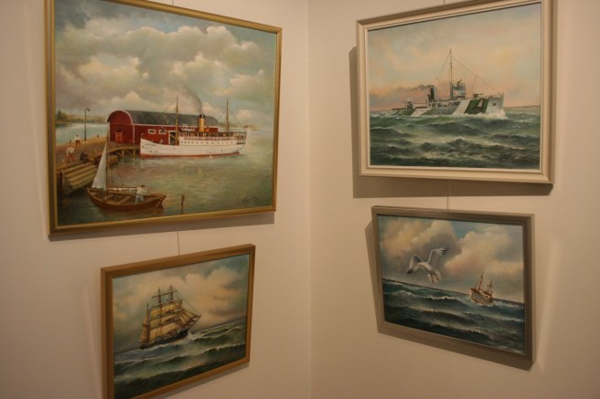 Fyra av Veikko Nyströms tavlor. Han målade mycket och ett helt rum hade ägnats åt hans tavlor.