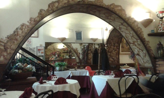 En familjär liten restaurang som hette något med Grotto :-) Visar senare en bild från en fin vägg jag fotograferade här.