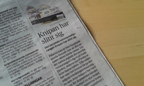 Restaurangen Knipan i Ekenäs har slitit sig från sin plats ute på vattnet.