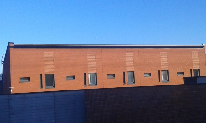 4. Fasad bakom bullervall i Mellungsbacka.