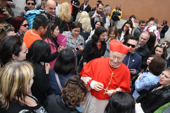 Inte riktige påven men han välsignade alla som ville ha hans beröring. Via de Porta Angelica, strax intill Petersplatsen.