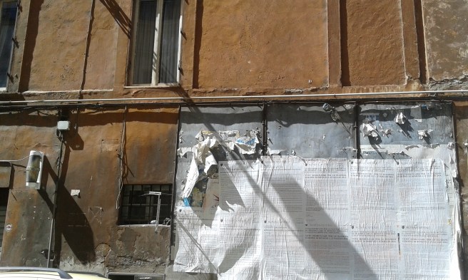 Affischerna på väggen berättar att EU-valet stundar.