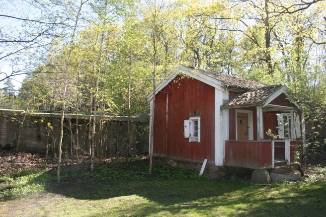 Förr både slottets mjölnare i den här stugan.