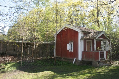 Förr både slottets mjölnare i den här stugan.