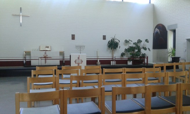 Satt här en liten stund och tog in den lugna atmosfären som kyrkor brukar bjuda på.