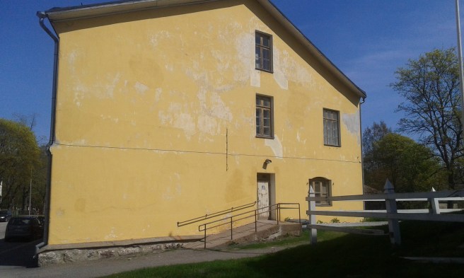 Den heliga jungfru Maria Kazanskajas kyrka finns i andra våningen av en 1700-tals kasernbyggnad.