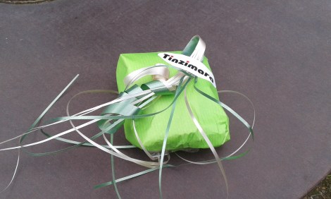 En vackert inslagen gåva.