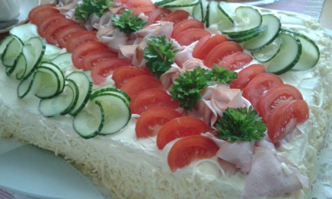 Vi började med smarrig smörgåstårta.