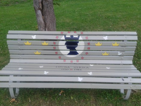 Marja-Leena Tuunanens bänk hyllar drottningstaden Lovisa.