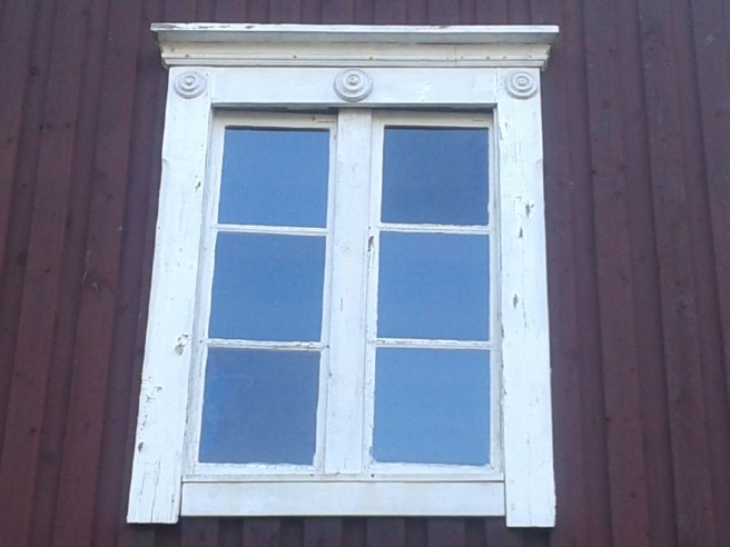 Ganska enkelt men ändå med en viss snits tack vare cirklarna där uppe.