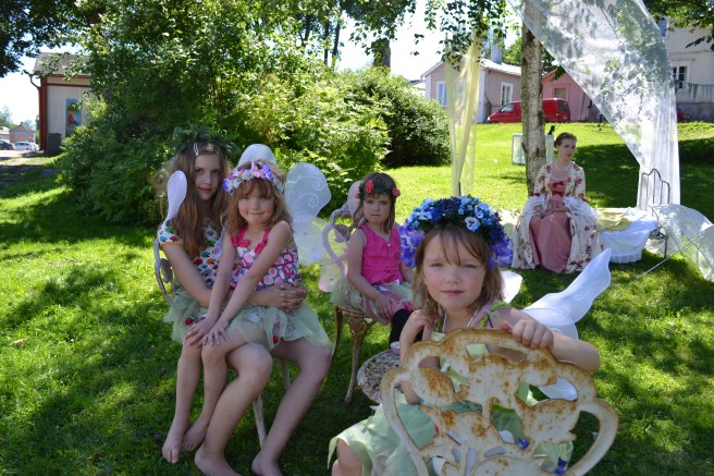 Rosornas charm och fina smål älvor i Lovisa.