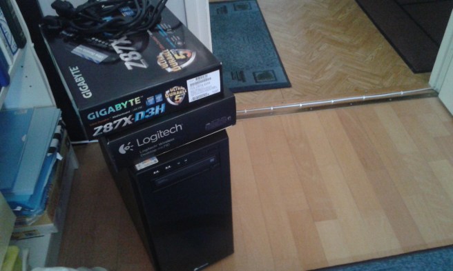 Inom några dagar ska alla sladdar och centralenheten vara på plats - men om en dryg månad ska de ju flyttas till nya bostaden.