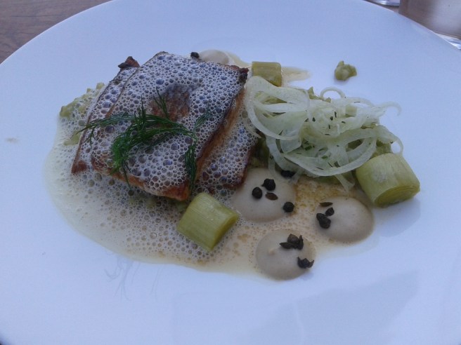 På restaurang Sinne åt vi en delikat fiskrätt som hade fått ortsnamnet Pellinge. Fänkål gav extra god smak åt portionen.