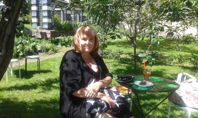 Jag på pop-up-cafeterian på gamla apoteksgården.