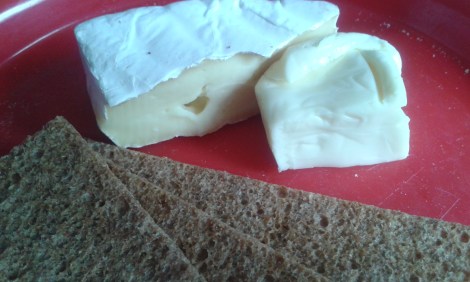 En liten ostbricka med betoning på liten.