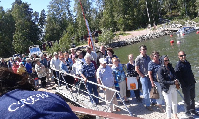 När vi kom till hamnen i Pellinge väntade ett stort gäng på att få komma ombord.