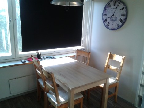 Bordet och stolarna från köket kanske åker iväg redan i dag.