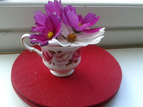 Testar lite men tror det kan bli bättre med rosor eller nejlikor, lite mossa och sånt.