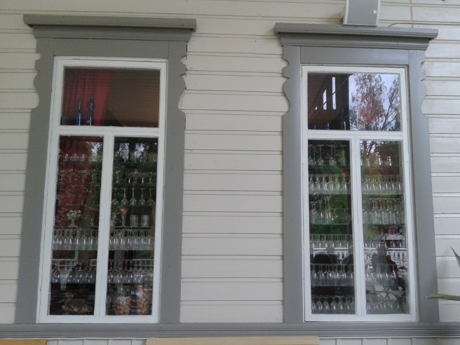 Fönster och glas betyder väl fönsterglas :-)