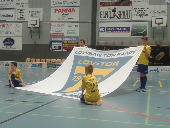 Så här ser det ut innan  spelarna springer in på planen och Lovisa Tors hemmamatcher börjar .