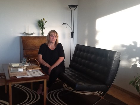 Min väninna Hanna hjälpte mig flytta möbler och kom med idéer om vad ska stå var.