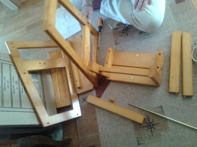 Mina nerver håller inte för att skruva ihop så här många delar...