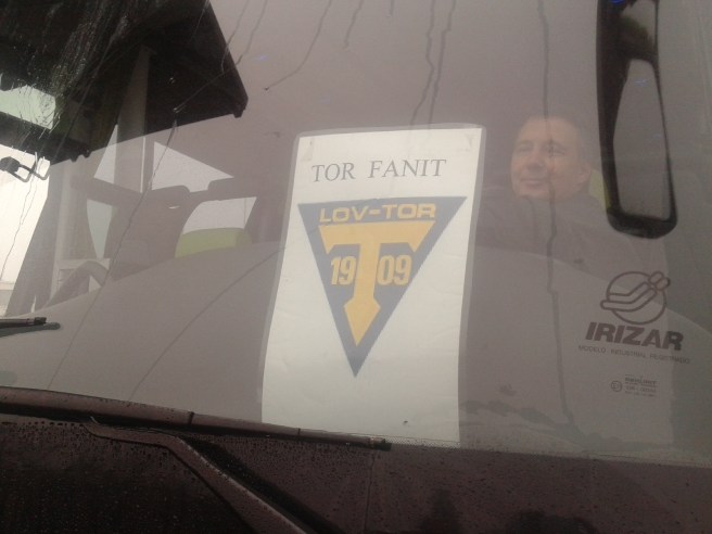 Resan kan börja då skylten visar vem det är som finns i bussen.