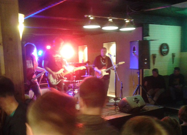 Tredje bandet i tur att uppträda på Zilton och då var kvällen ännu ung.