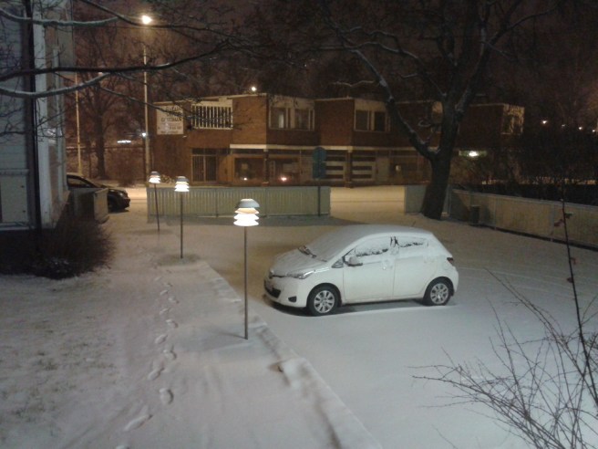 Finska redaktionens bil, vitt på vitt :-)