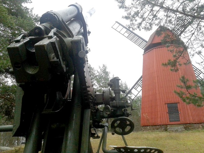 Kanonen, eller vad vapnet ska kallas, är ett monument på Kvarnåsen.