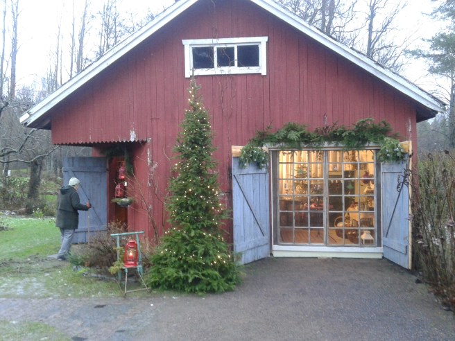 Den stora försäljningsboden på gården.