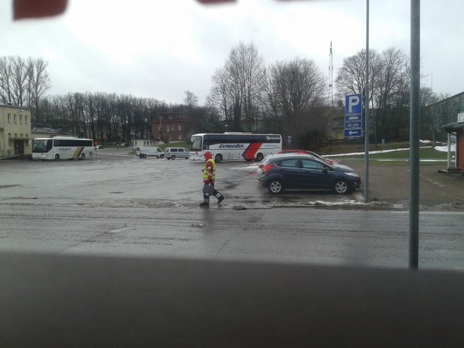 Vad håller han på med, karln?