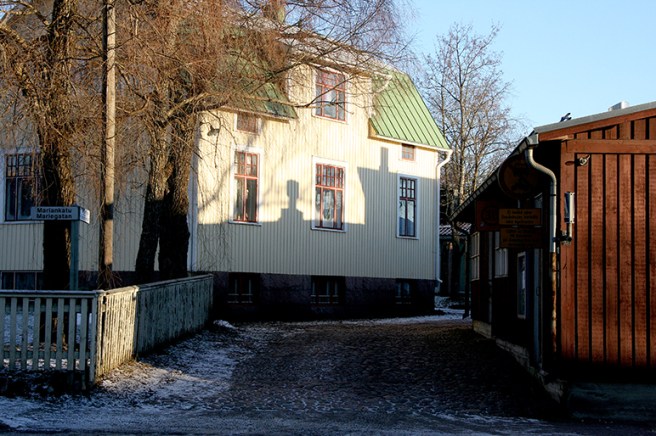 En av gatorna som för oss in till de äldsta stadsdelarna i Lovisa.