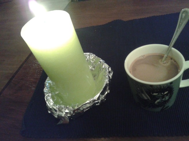 Försöker mota elaka baciller i grind med kakao och levande ljus.