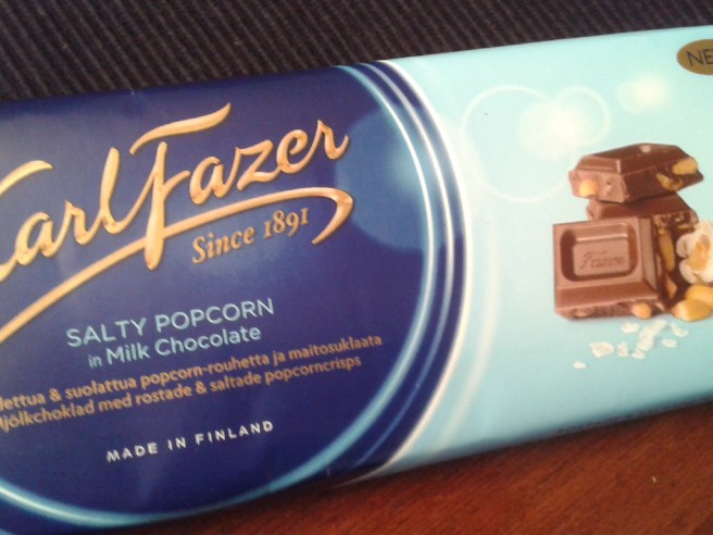 Hur kunde han veta att jag gillar Fazers blå och dessutom choklad med salt i - det har jag aldrig sagt till honom.