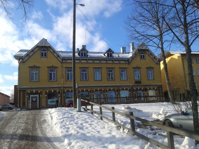 Huset sett på avstånd.
