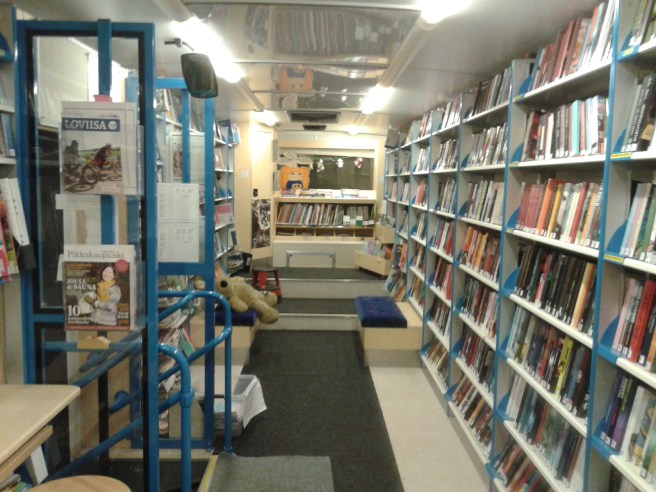 Efter konstutställningen åkte jag några timmar med bokbussen.