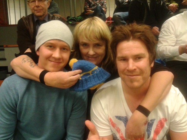 Men här jag jag hittat två riktiga "gubbar". Kärt återseende med bröderna Lindgren, Jukka och Pekka från Uleåborg. De spelade några i Tor och ville förstås nu då de bodde i närheten komma och heja på oss.