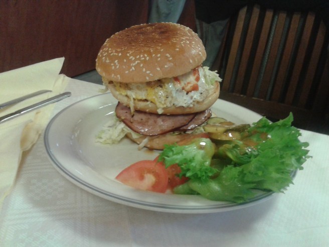 Polisburgare till det facila priset 8.50.