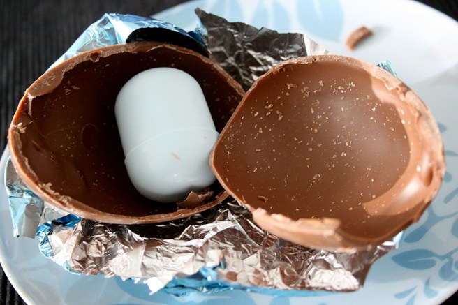 Ägget har öppnats och en liten bit choklad slank ner i min mage.