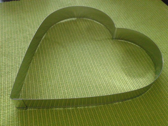 De flesta söker troligen kärlek på nätet. Men ett hjärta av stål vill väl ingen möta där.