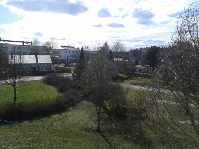 Solig dag och mer grönska än för sex veckor sedan.