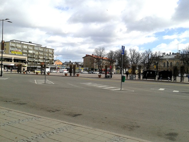 Hahaaa - råkade bli en bild UTAN bussar. För det mesta är det väldigt livligt trafikerat här.