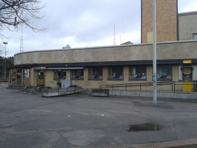 Busstationen i Lahtis är väl inte den vackraste och det var svårt att då med tornet på bilden.